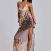 Alameda – Metallic-Maxikleid aus Chiffon mit Cowl-Ausschnitt und rückenfreiem Design