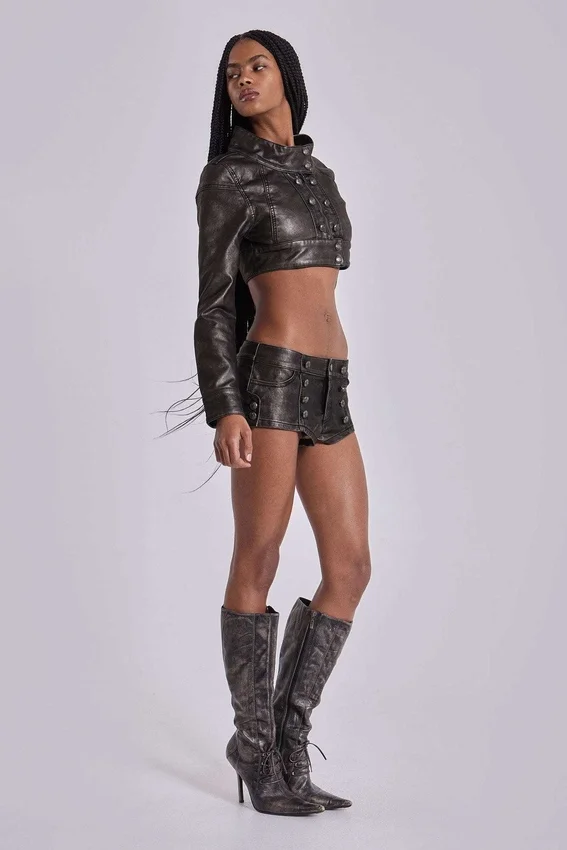 Alektra Mini-Shorts aus PU-Leder im Military-Stil