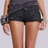 Ardor Coated Mini-Jeansshorts in Schwarz