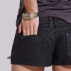 Ardor Coated Mini-Jeansshorts in Schwarz