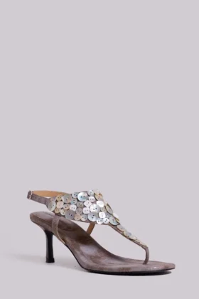 Azaela Sandalen mit Metallic-Knöpfen und Absatz