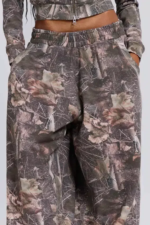 Baggy-Monster Joggers im Woodland-Camo-Look