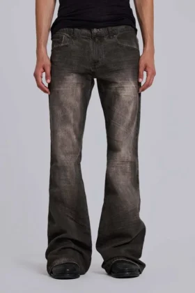 Braune, geknitterte Drift-Bootcut-Jeans