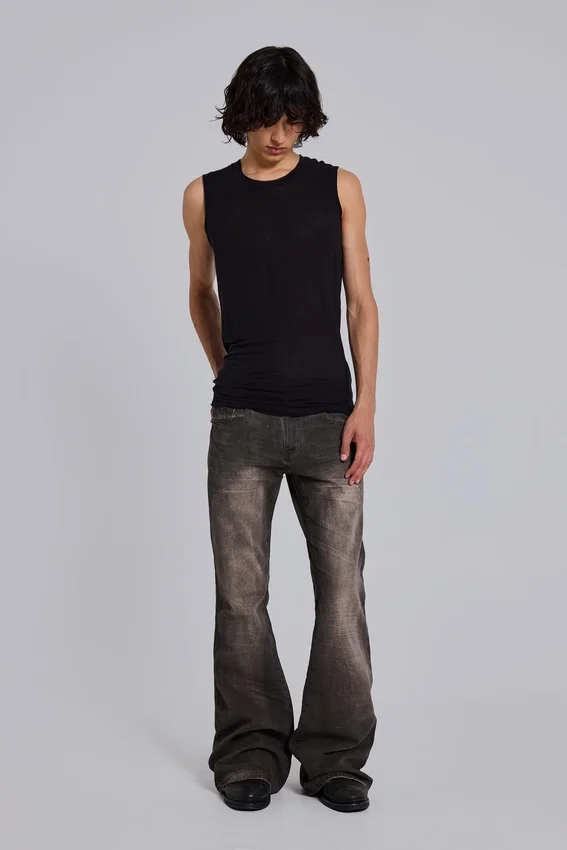 Braune, geknitterte Drift-Bootcut-Jeans