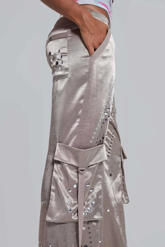 Briony Satin-Cargohose mit Nieten