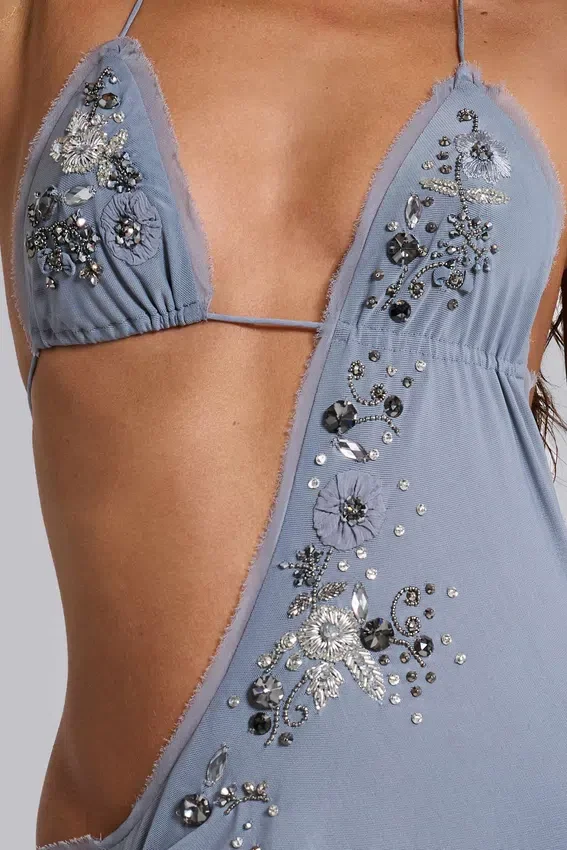 Brisa Asymmetrisches, handperlbesticktes Maxikleid