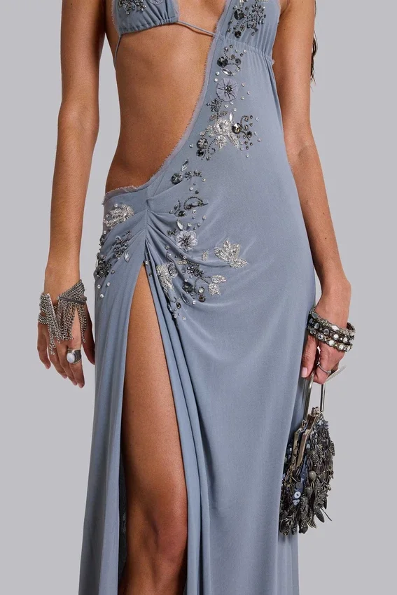 Brisa Asymmetrisches, handperlbesticktes Maxikleid
