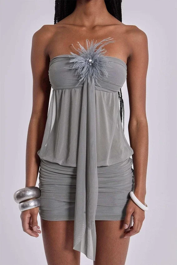 Brunelle Minikleid mit Federn