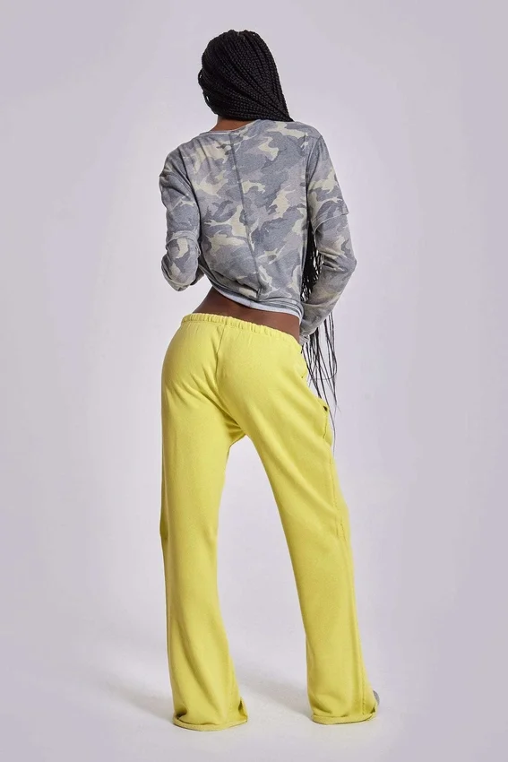 Cleo Jogginghose mit lockerer Bootcut-Passform in Neon