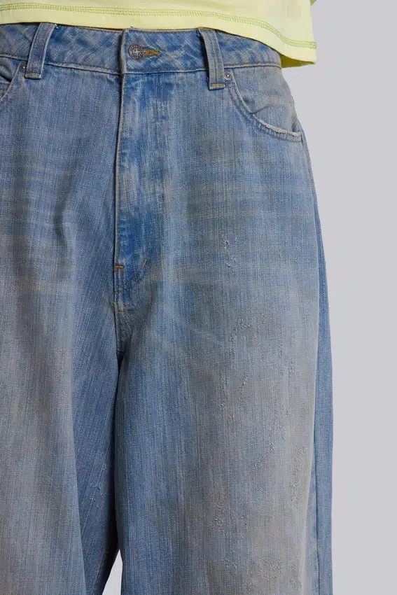 Colossus Jeans in heller Waschung, XL, Slub-Optik