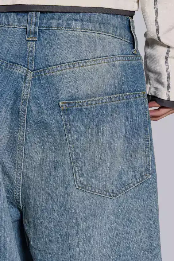 Colossus Jeans in heller Waschung, XL, Slub-Optik