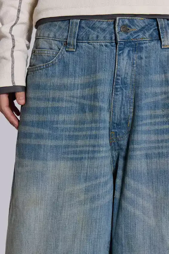 Colossus Jeans in heller Waschung, XL, Slub-Optik
