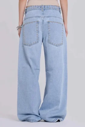 Colossus Jeans mit Nieten in hellblauer Waschung