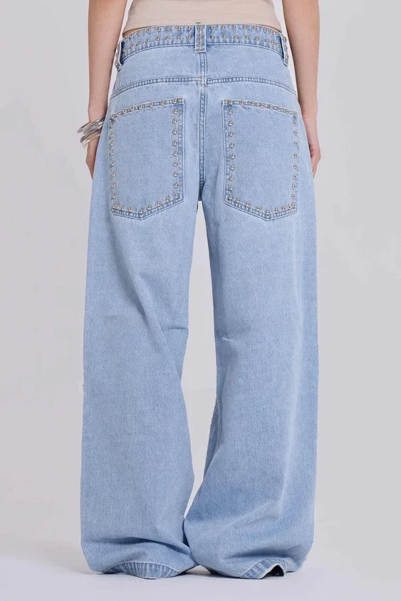 Colossus Jeans mit Nieten in hellblauer Waschung
