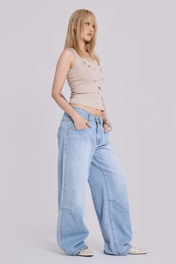 Colossus Jeans mit Nieten in hellblauer Waschung
