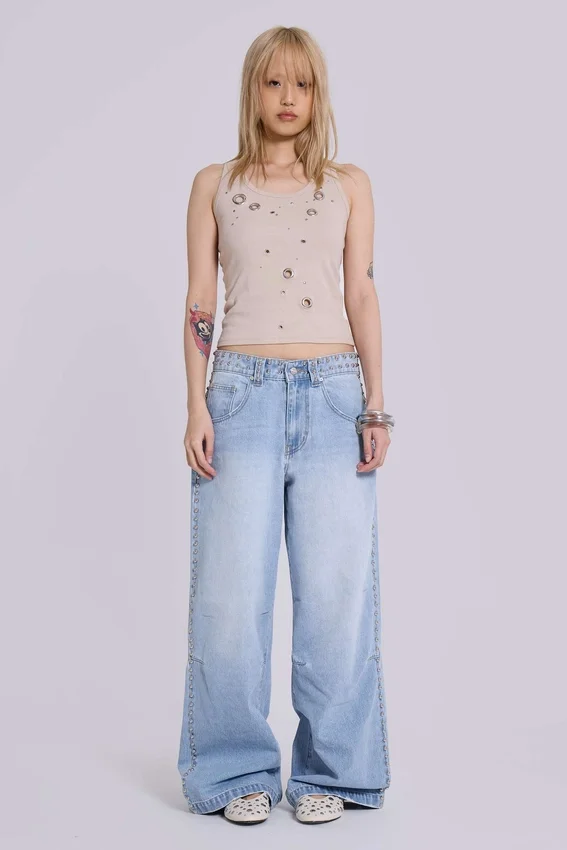Colossus Jeans mit Nieten in hellblauer Waschung