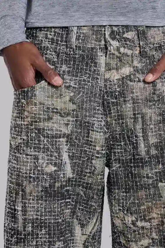 Colossus Jeans mit Woodland-Camo-Muster aus genadeltem Stoff