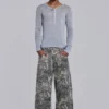 Colossus Jeans mit Woodland-Camo-Muster aus genadeltem Stoff