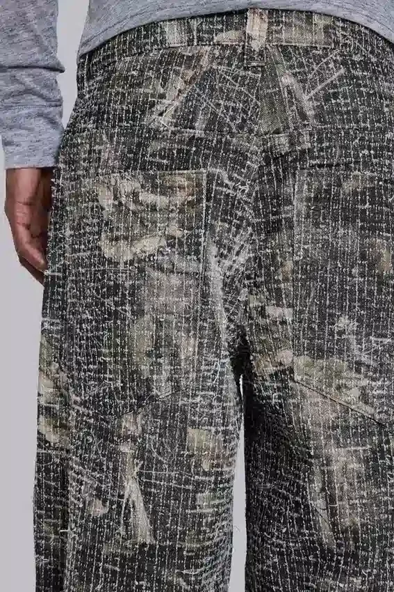 Colossus Jeans mit Woodland-Camo-Muster aus genadeltem Stoff