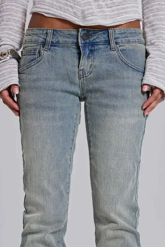 Cooper Bootcut-Jeans in Hellblau