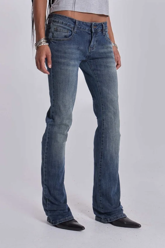 Cooper Bootcut-Jeans in Mittelblau