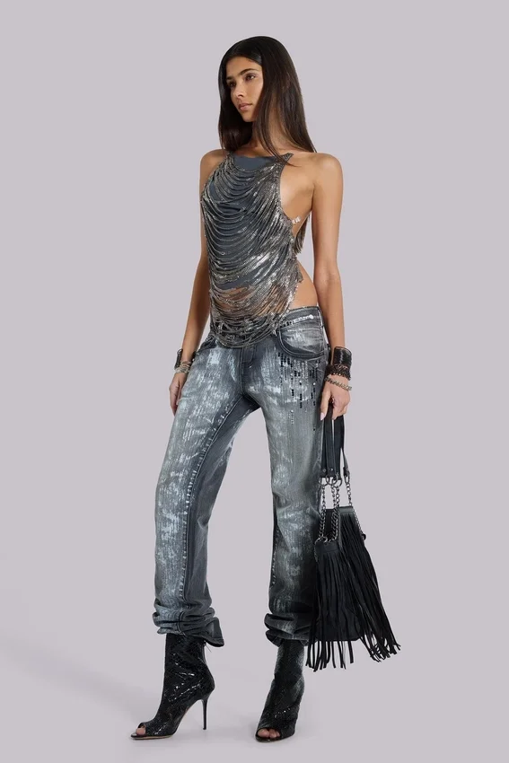Rückenfreies Oberteil mit Bändern im Kettenhemd-Look