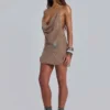 Doure Mini-Kleid mit Verzierungen und rückenfreiem Ausschnitt