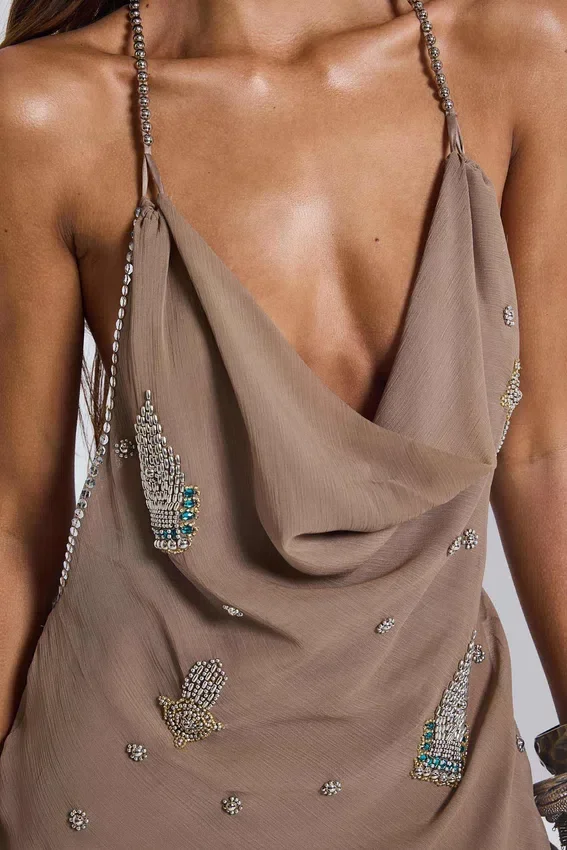 Doure Mini-Kleid mit Verzierungen und rückenfreiem Ausschnitt
