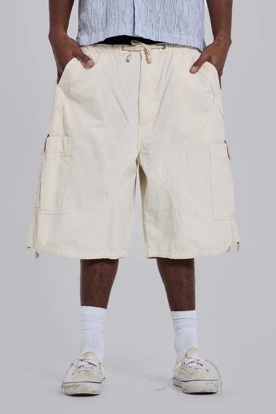 Ecru Parachute Cargo-Baggy-Shorts