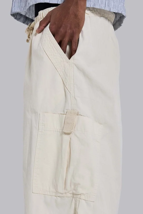 Ecru Parachute Cargo-Baggy-Shorts