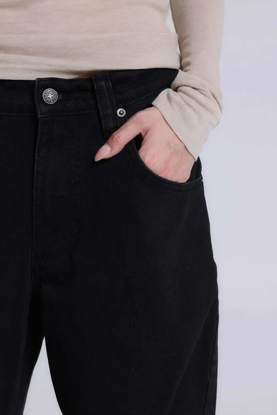 Einfarbige schwarze Colossus Jeans