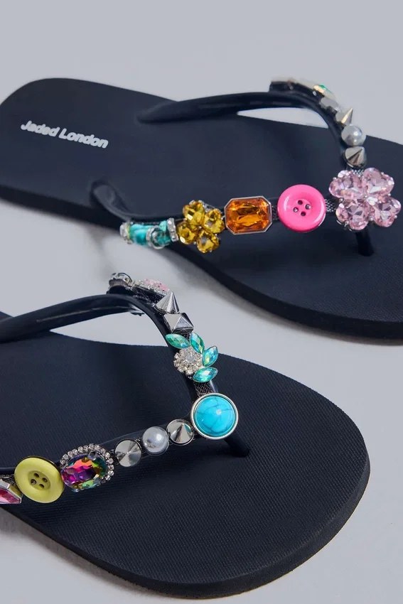 Flip-Flops mit Schmuckanhänger