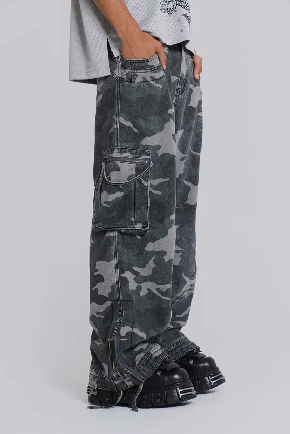 Gewaschene schwarze Cargohose im Trooper-Camo-Look