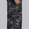 Gewaschene schwarze Cargohose im Trooper-Camo-Look