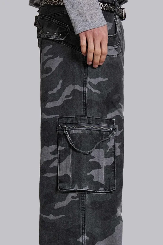 Gewaschene schwarze Cargohose im Trooper-Camo-Look