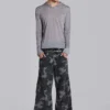 Gewaschene schwarze Cargohose im Trooper-Camo-Look