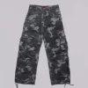 Gewaschene schwarze Cargohose im Trooper-Camo-Look