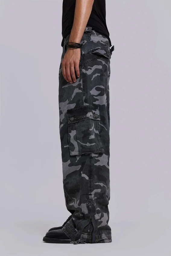 Gewaschene schwarze Cargohose im Trooper-Camo-Look