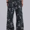 Gewaschene schwarze Cargohose im Trooper-Camo-Look