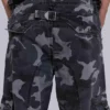 Gewaschene schwarze Cargohose im Trooper-Camo-Look