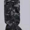 Gewaschene schwarze Cargohose im Trooper-Camo-Look