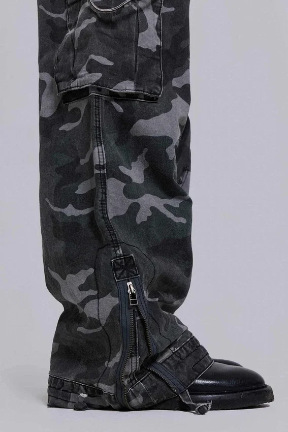 Gewaschene schwarze Cargohose im Trooper-Camo-Look