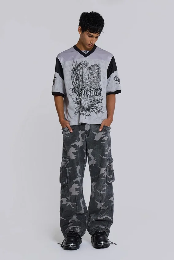 Gewaschene schwarze Cargohose im Trooper-Camo-Look