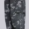 Gewaschene schwarze Cargohose im Trooper-Camo-Look