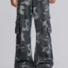 Gewaschene schwarze Cargohose im Trooper-Camo-Look