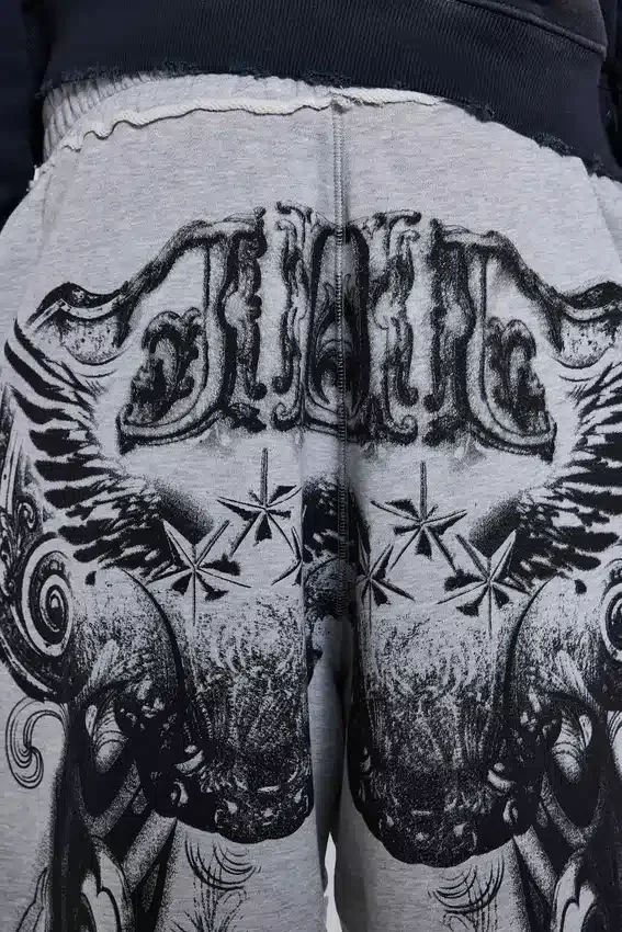 Grau melierte, weite Monster Joggers mit Gothic-Print