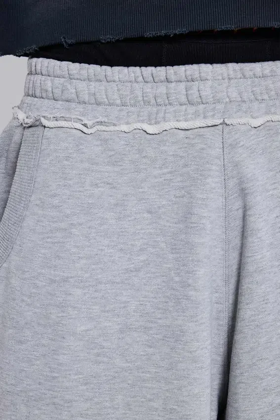 Grau melierte, weite Monster Joggers mit Gothic-Print