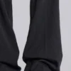 Graue Anzughose mit gestuftem Bootcut