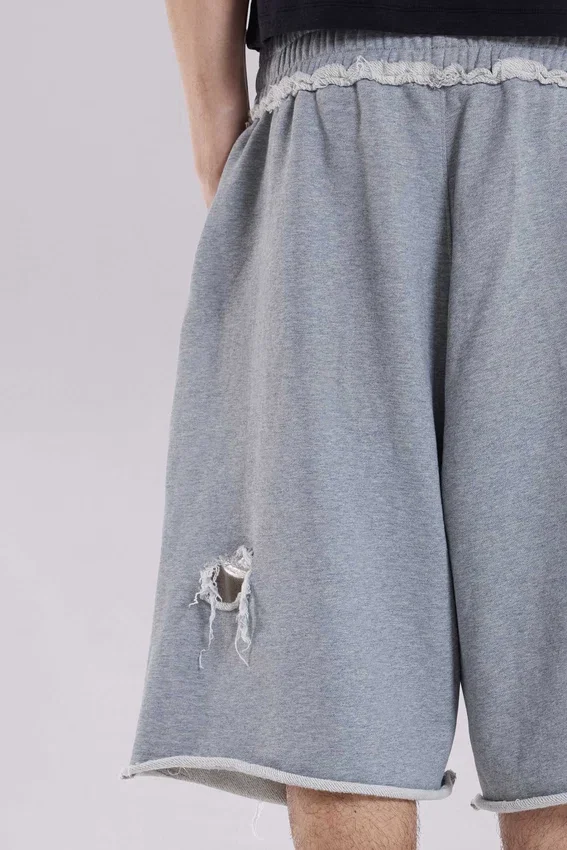 Graue Monster-Shorts im Distressed-Look