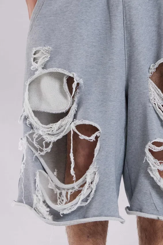 Graue Monster-Shorts im Distressed-Look